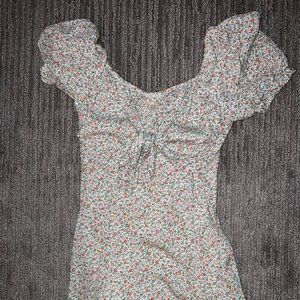 Sleeves have a rip. Not noticeable when wearing. Easy to fix.